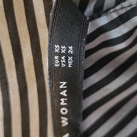 Black and White Striped Button-Up Shirt - Picture 7 of 7